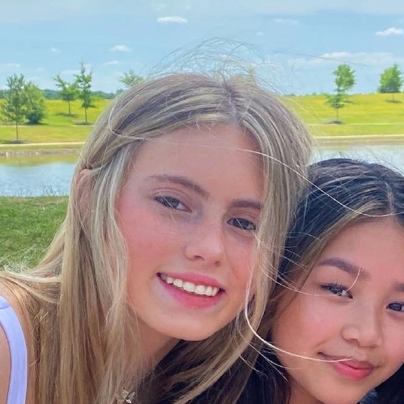 Meet your Posher, Eva - Picture 1 of 1